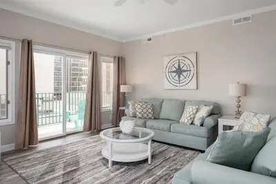 Image de Superbe condo de 3 chambres en front de mer avec garage privé et terrasse