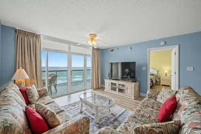 Image de Magnifique condo 3 chambres en bord de mer, bain à remous et wifi gratuit!