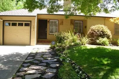 Image de Charme East Sac 3 br près du centre-ville, Sac State, Uc Davis Med Center