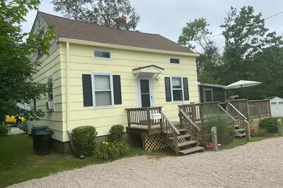 Image de 3 chambres 1. 5 chalet de bain dans la distance de marche de Narragansett Town Beach & Pier