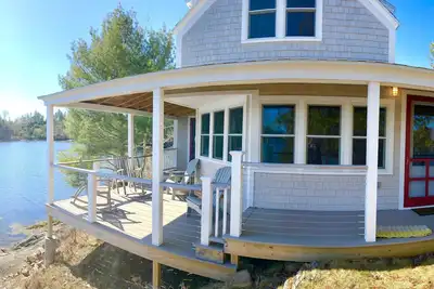 Image de 3 chambres à coucher, 2 salles de bains, laveuse et sécheuse, spot de kayak parfait!