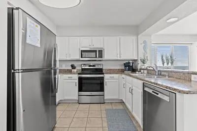 Image de Crescent Shores North Tower 401, Spacious 4 Br Ocean Front with Indoor Outdoor Pools, Hot Tub, Lazy River and Kiddie Pool