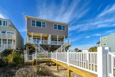 Image de Contre le vent Side B, la maison en bord de mer, vue impressionnante de Garden City Pier