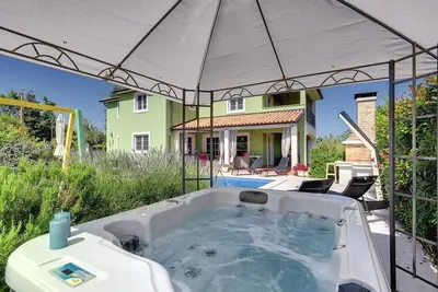 Image de Finca spéciale avec piscine privée, jacuzzi, vue sur la mer