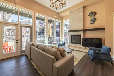 Image de 2608 Sqf Tout Nouveau Maison De Ville Superbe Vue Sur La Montagne # 12: 4br + 4. 5bth pour 12 PRÈS De Tous