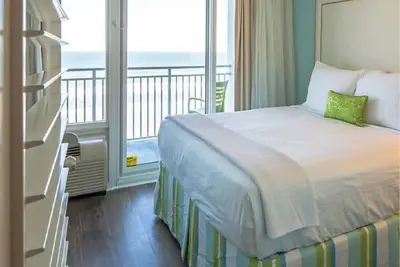 Image de 2 chambres 2 salles de bain Oceanfront Square ft. - 972