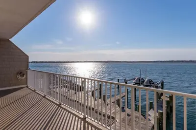 Image de Condo de luxe avec vue imprenable sur la baie