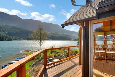 Image de La meilleure maison au bord du lac avec toutes les commodités disponibles - vous allez l'adorer!