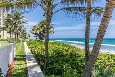 Image de Direct Oceanfront Condo sur la plage