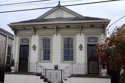 Image de Maison de luxe! Marigny emplacement privilégié! Avis disent tout!