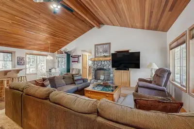 Image de Super emplacement Sunriver w / Sharc passes, bain à remous privé et Ping-Pong!