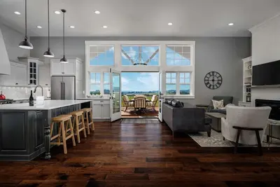 Image de Ultra-Luxury Home On Vineyard Surplombant plus de 80 acres w / immense terrasse et ping-pong dans chauffé / Ac Garage