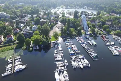 Image de Charmant appartement au rez-de-chaussée au bord de l'eau avec vue sur la Scharfe Lanke