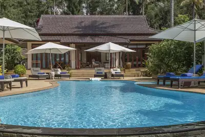 1brm Beachfront Villa avec piscine et jardin