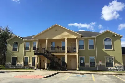 Image de Nouvelle liste! ! Condo récemment aménagé, I-10 West / Beltway 8, 4 chambres 2 salles de bain, 77080