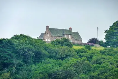 Image de Maison unique, en pierre, spectaculaire vue mer 180Âş sur la falaise