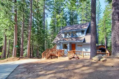Image de Confortable et charmant, ce chalet de montagne à deux niveaux peut accueillir jusqu'à 6 personnes