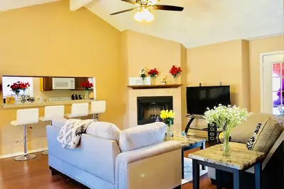 Image de Magnifique 5bd à Plano avec Sunroom! Spacieux, actualisé et moderne!