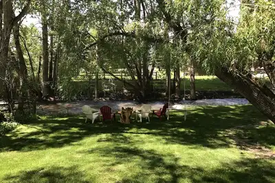 Maison rustique de 4 chambres sur le ruisseau Sourdough - à quelques minutes du centre-ville de Bozeman