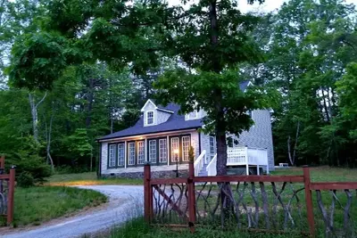 Image de Lac, Plage, Rivière-PrivateHome, Cascade, Foyer, kayaks, chiens, Wifi,