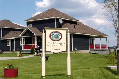 Image de Fabuleux Waterfront Sparrow Lake Resort