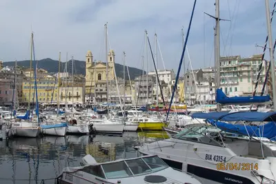 location pour vacances  avec vue imprenable sur le vieux port de bastia