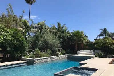 Image de Magnifique Maison En Parfait Emplacement Ă 5 minutes de la plage avec piscine et