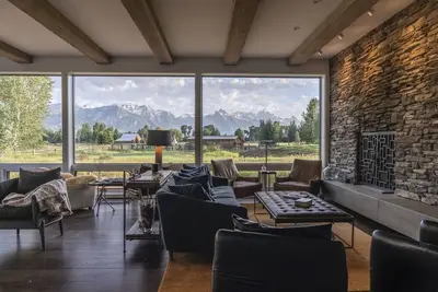 Image de Nouvellement rénové - Mountain Modern - Big Teton Views on 3 acres