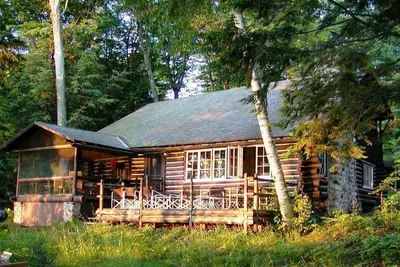 Image de 1936 Lakefront Log Cabin - Historic Big Glen Lake Family Retreat Dunes Lakeshore