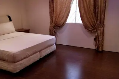 Image de Grand 1 chambre avec Wifi proche de l'action de la ville