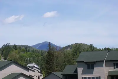 Image de Maison de ville avec vue Whiteface avec 4 chambres et 3 salles de bain