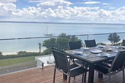 Image de 'Classic View 1', 49 Victoria Parade - vues panoramiques sur l'eau, climatisation, Wifi gratuit