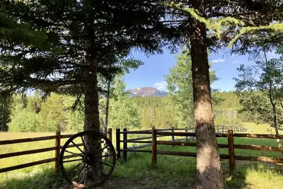 Image de Rustique Cab Cabane en A près du parc national de Yellowstone Wifi + Fire Pit