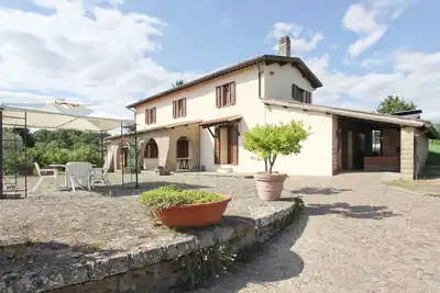 Image de Villa exclusive dans les collines surplombant le lac de Bolsena et piscine privée