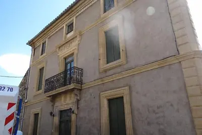 Image de Deux Maison en pierre 18ème siècle dans la région idyllique près d'Uzès et du Pont du Gard