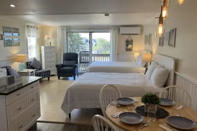 Image de Unité # 48 - Grand studio, 2��me ��tage, terrasse priv��e avec vue lointaine sur l'eau
