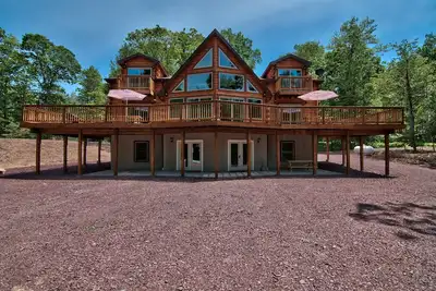 Image de Nouvellement construit 10 Br 6 Ba Hot Tub Wifi Home Theatre Fire Pit Idéal pour les groupes!
