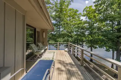 Image de Nouveau! Maison de ville au bord du lac avec une vue incroyable dans Hot Springs Village