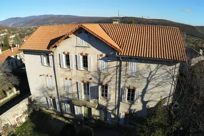 Image de Appartement dans Maison de caractère avec jardin et piscine