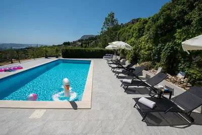 Image de Maison de vacances App Grace avec piscine et vue à Klis