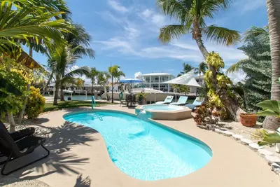 Image de Lemon Drop🍋Canal Front, piscine privée et spa à jets, accès au Cabana Club