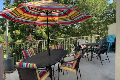 Image de 2b / 2b Condo entier sur la rivière Guadalupe
