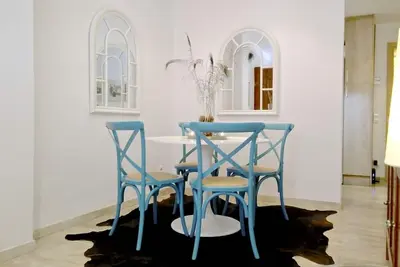 Image de Family friendly 2br Terrace quiet street - Neo