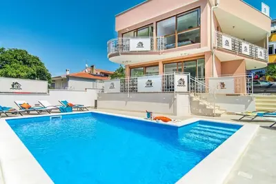 Image de Paula Villa - Brand New Villa 3 chambres avec piscine privée, à seulement 200 m de la plage! - Wifi gratuit