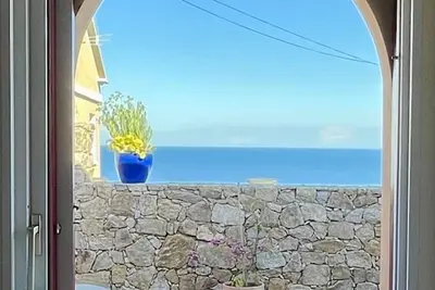 villa moderne inspirée des bergeries corse avec vue sur mer