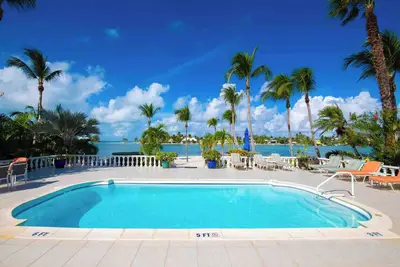 Image de Kailypso: Beach House Oasis avec piscine privée, plage isolée, kayaks + Dock sur BioBay