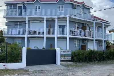 Appartement F2 150m à pied  de la plage des Raisins Clairs