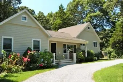 Image de Village de Sag Harbor, nouvelle piscine et cuisine, près de la ville, restaurants et magasins