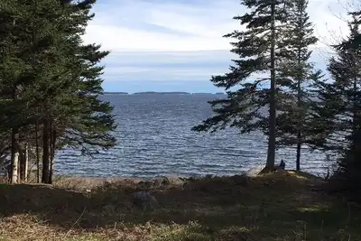 Image de Maison calme face à l'océan avec vue sur la baie de Penobscot, côte rocheuse