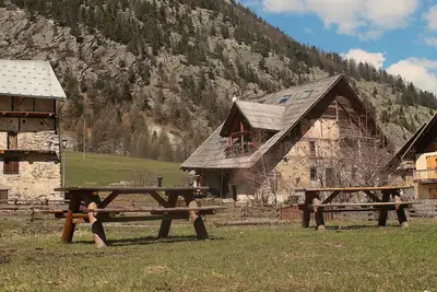 Image de Chalet 6/7 personnes avec cheminée, sauna, jacuzzi. Vallée de Serre Chevalier